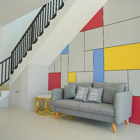 Ndalem Kraton Hotel ซิโดอาร์โจ ภายนอก รูปภาพ