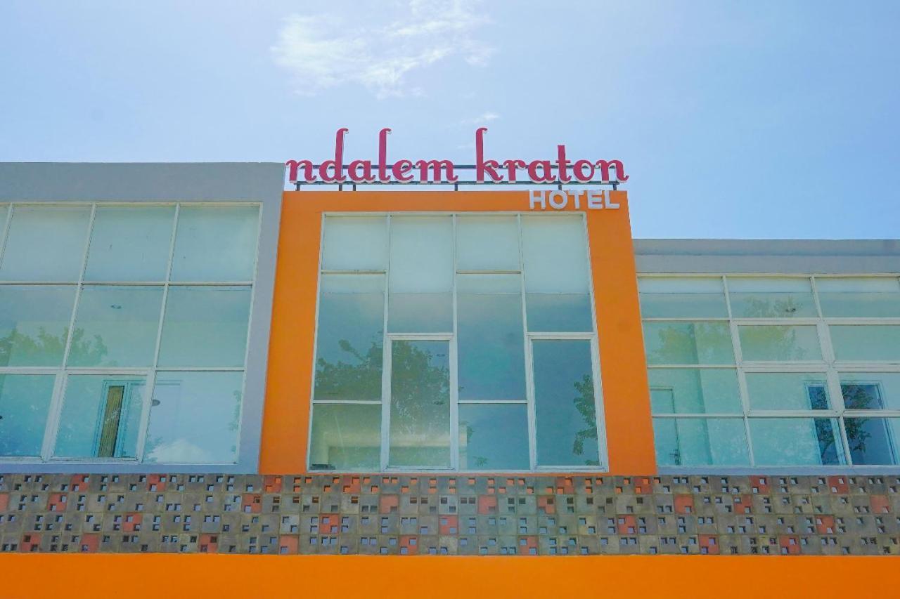 Ndalem Kraton Hotel ซิโดอาร์โจ ภายนอก รูปภาพ