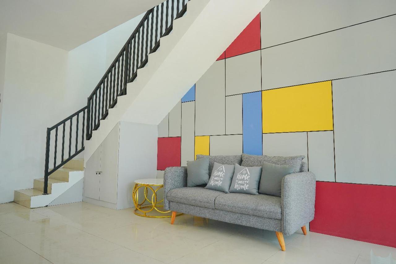 Ndalem Kraton Hotel ซิโดอาร์โจ ภายนอก รูปภาพ