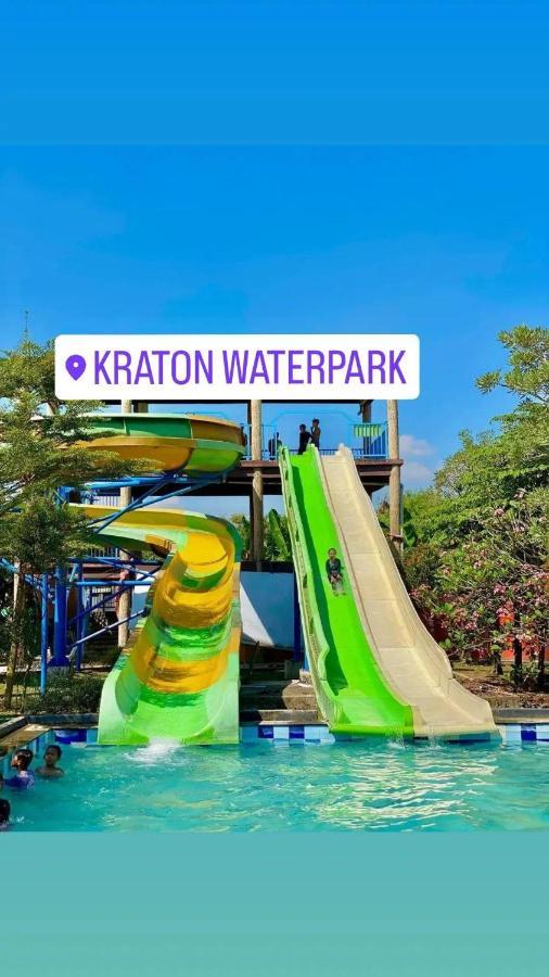 Ndalem Kraton Hotel ซิโดอาร์โจ ภายนอก รูปภาพ